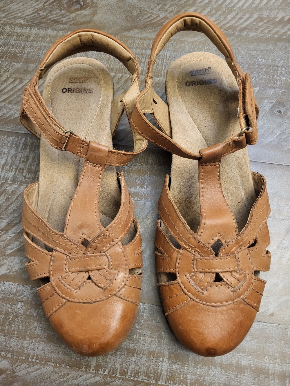 Earth ORIGINS Women's Tan Leather Strappy T-Bar Sandals